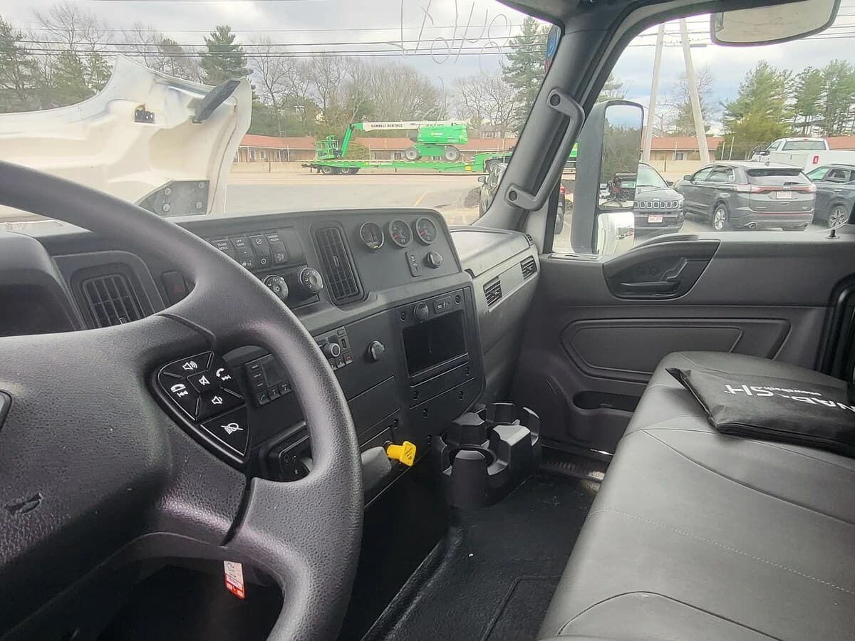 2025 International MV — photo 35