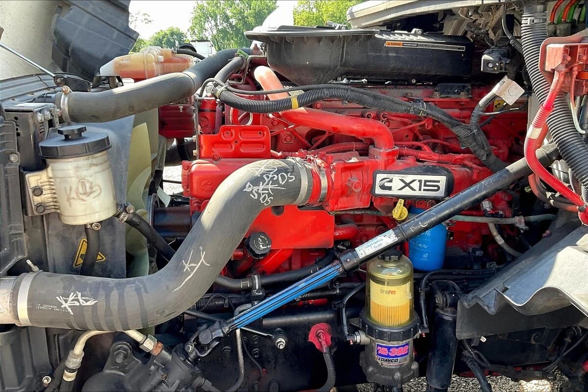 2022 International LT — photo 10