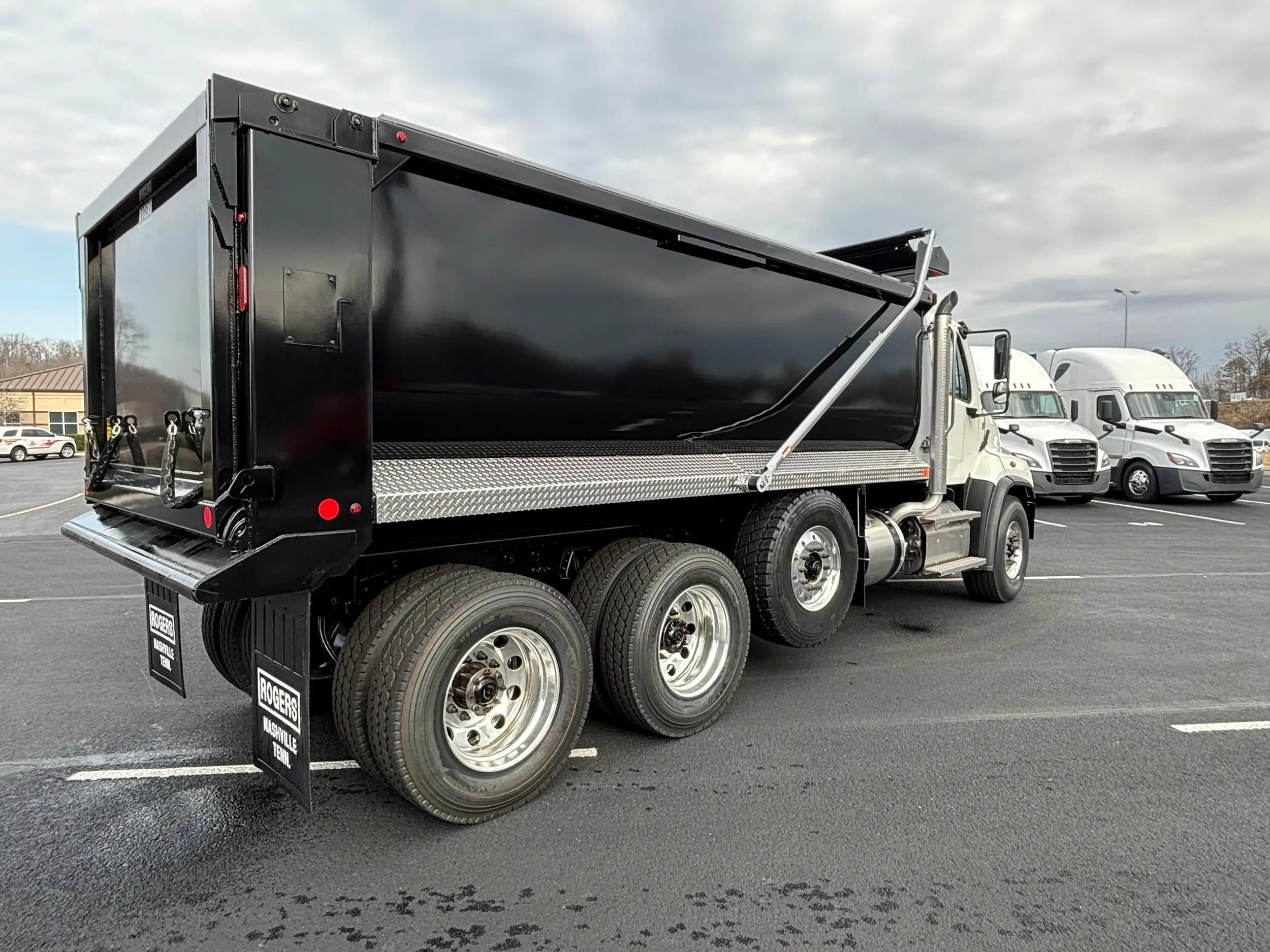 2025 Freightliner 114SD — photo 7