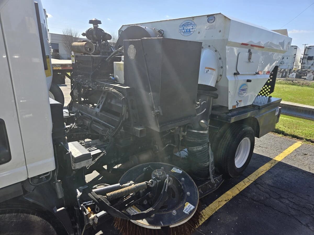 2023 Isuzu NPR — photo 5