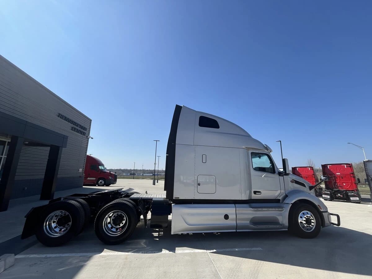 2023 Peterbilt 579 — photo 10