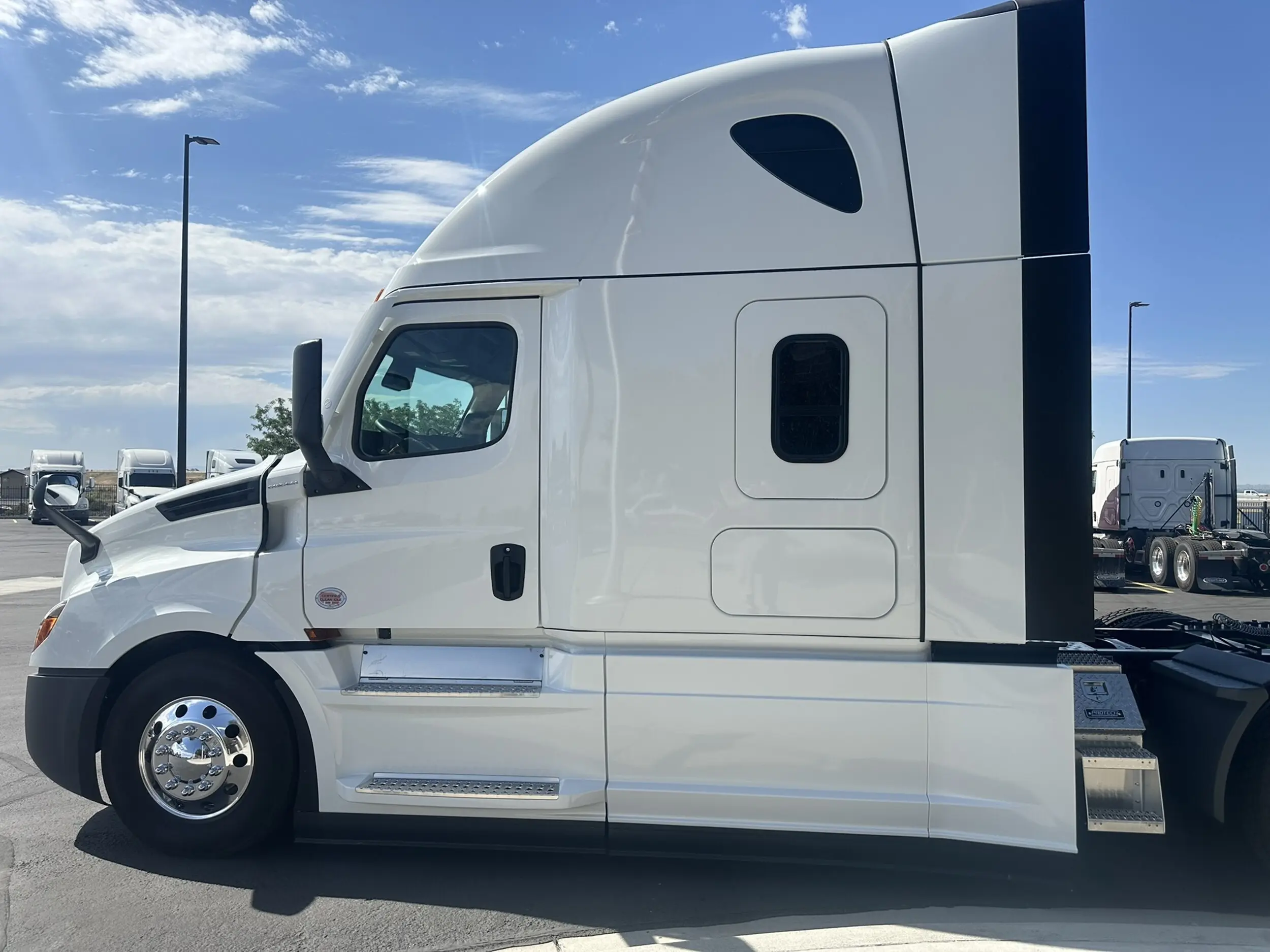 2026 Freightliner Cascadia — photo 9