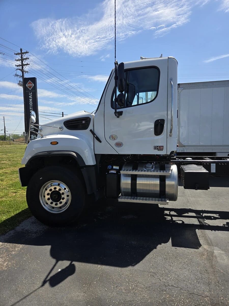 2026 Freightliner 114SD — photo 4