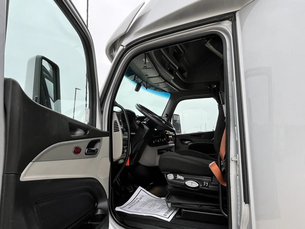 2023 Peterbilt 579 — photo 15