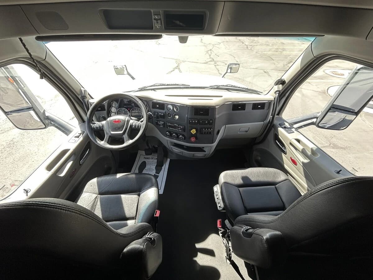 2022 Peterbilt 579 — photo 23