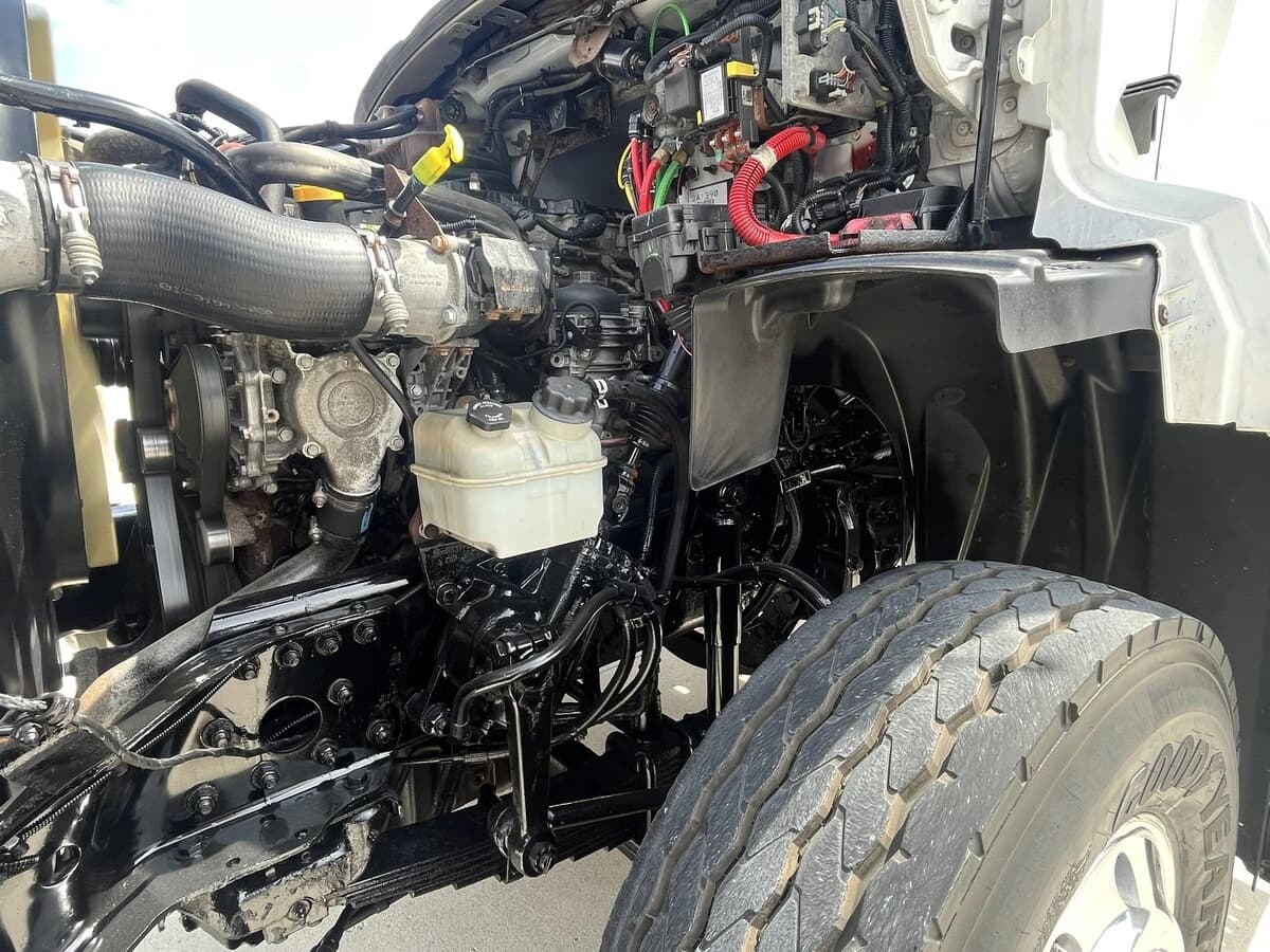 2017 Freightliner 114SD — photo 11