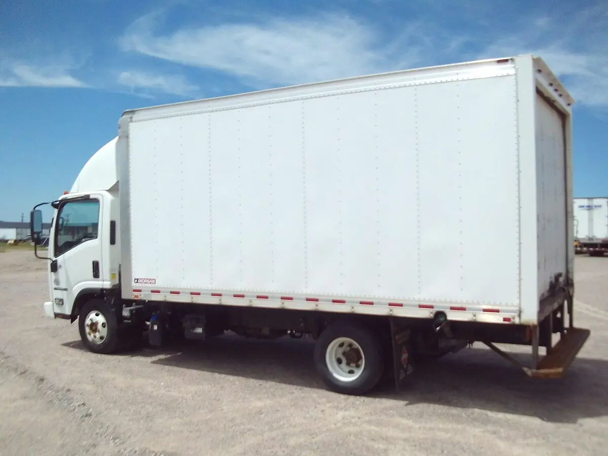 2018 Isuzu NPR — photo 2