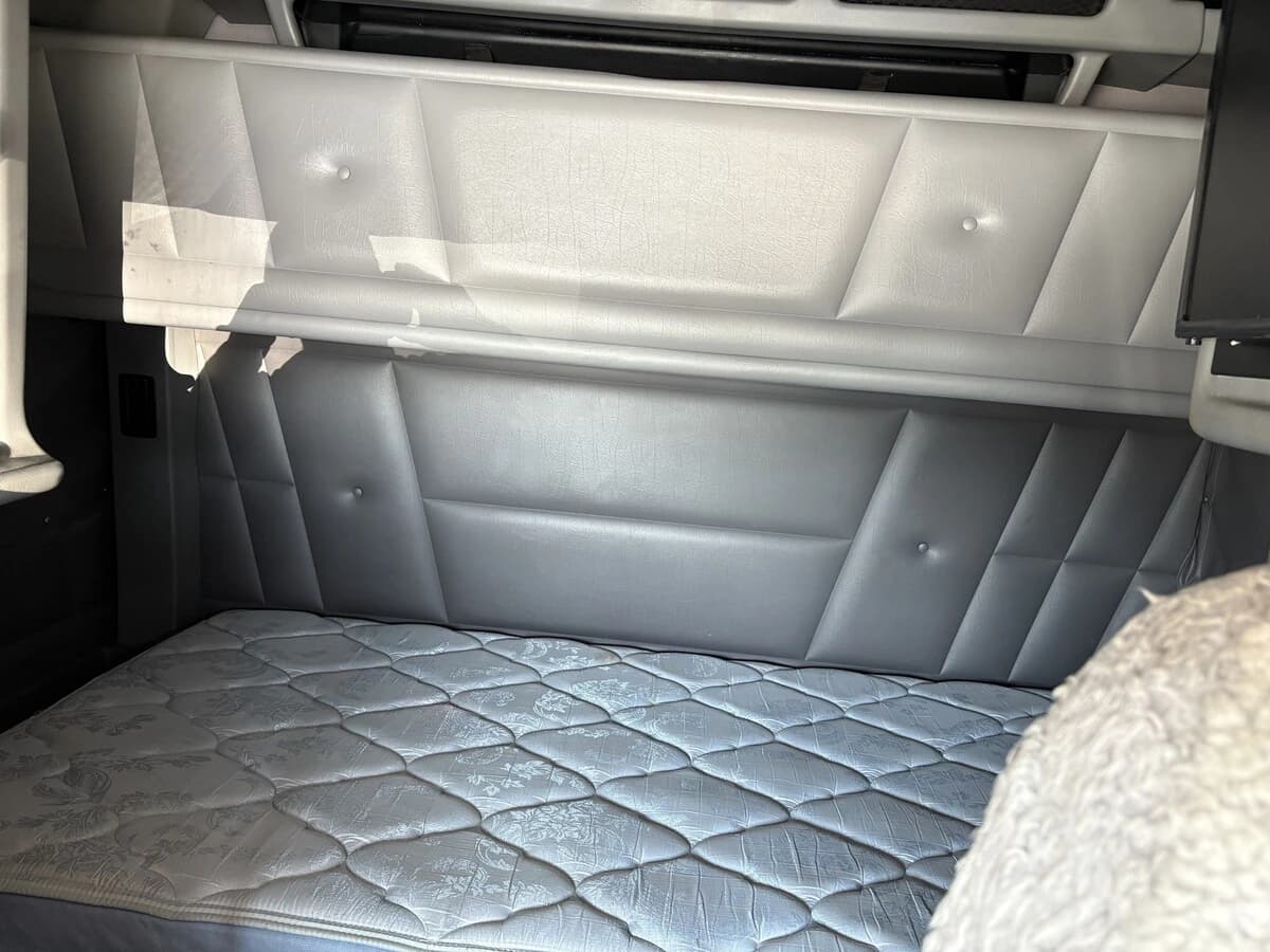 2018 Peterbilt 389 — photo 14