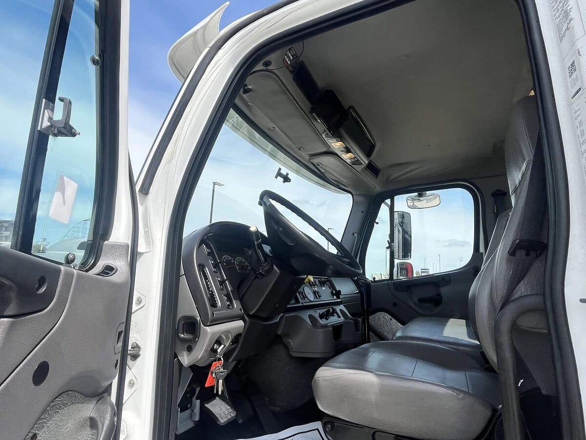 2017 Freightliner 114SD — photo 18