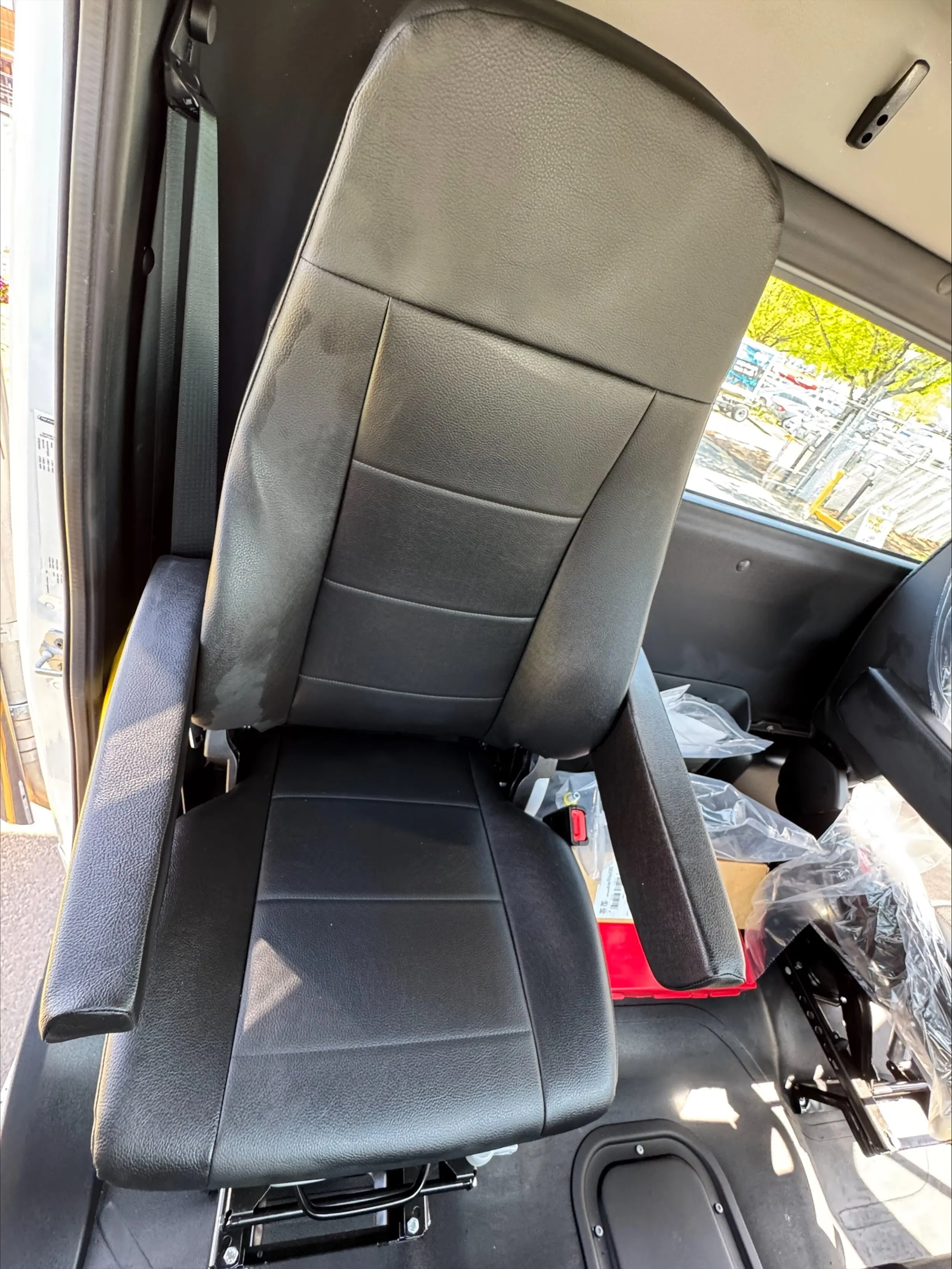 2025 Freightliner 108SD — photo 13