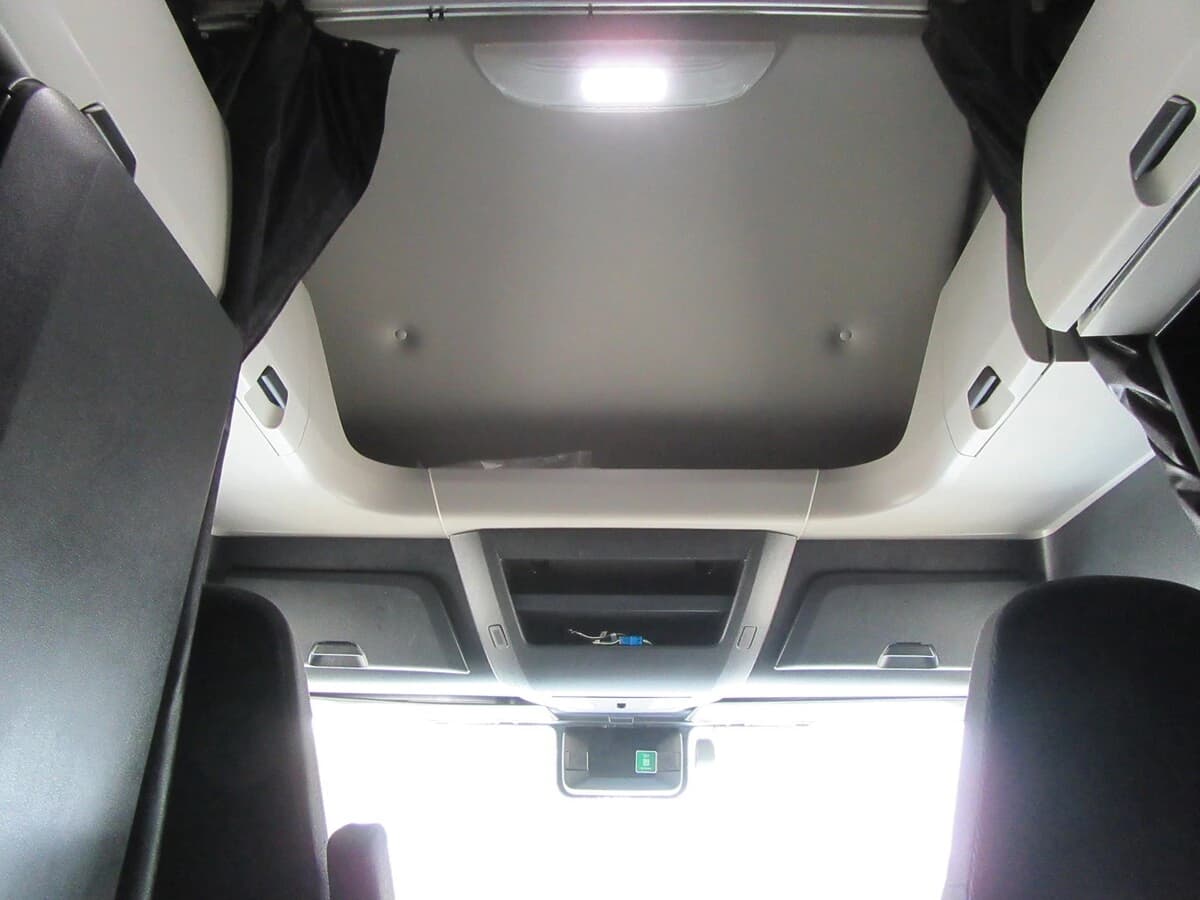 2025 Freightliner Cascadia — photo 32