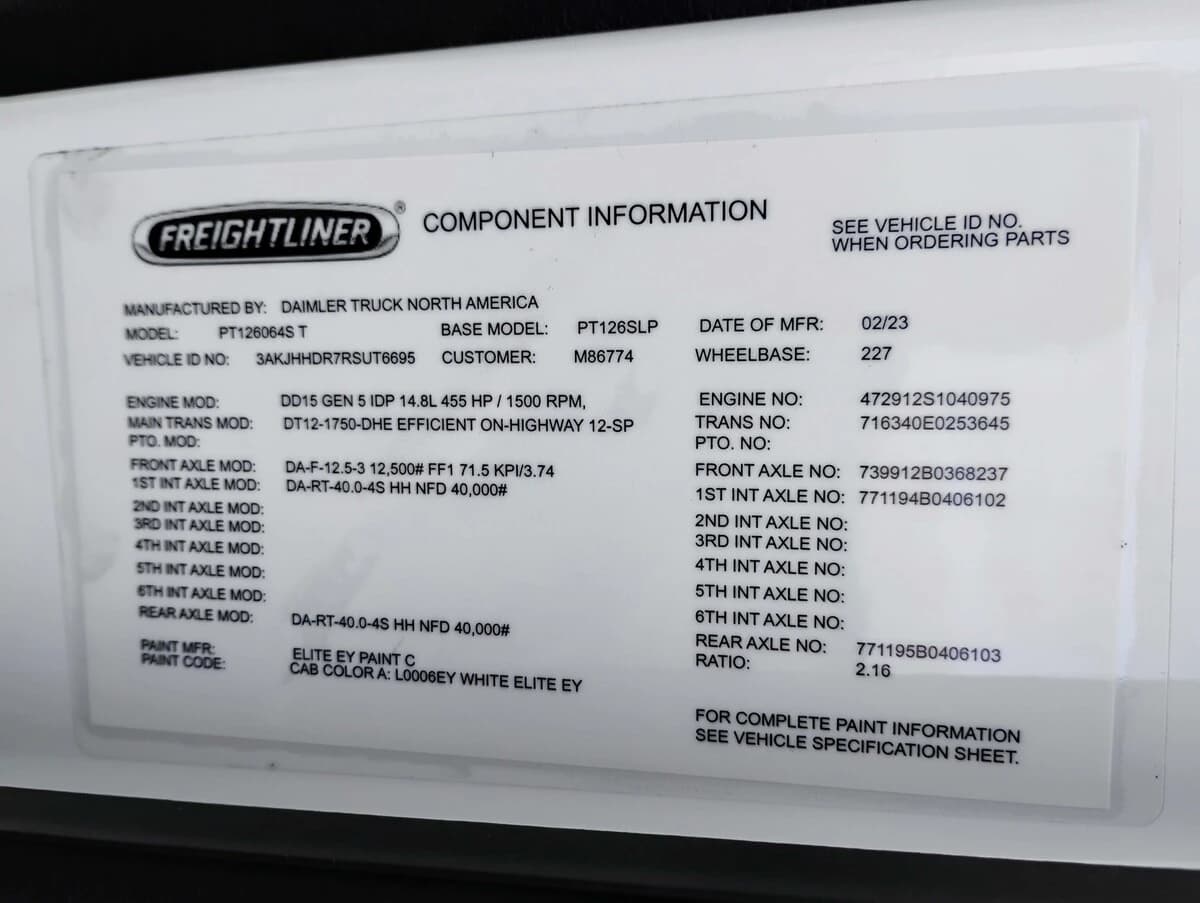 2024 Freightliner Cascadia — photo 23