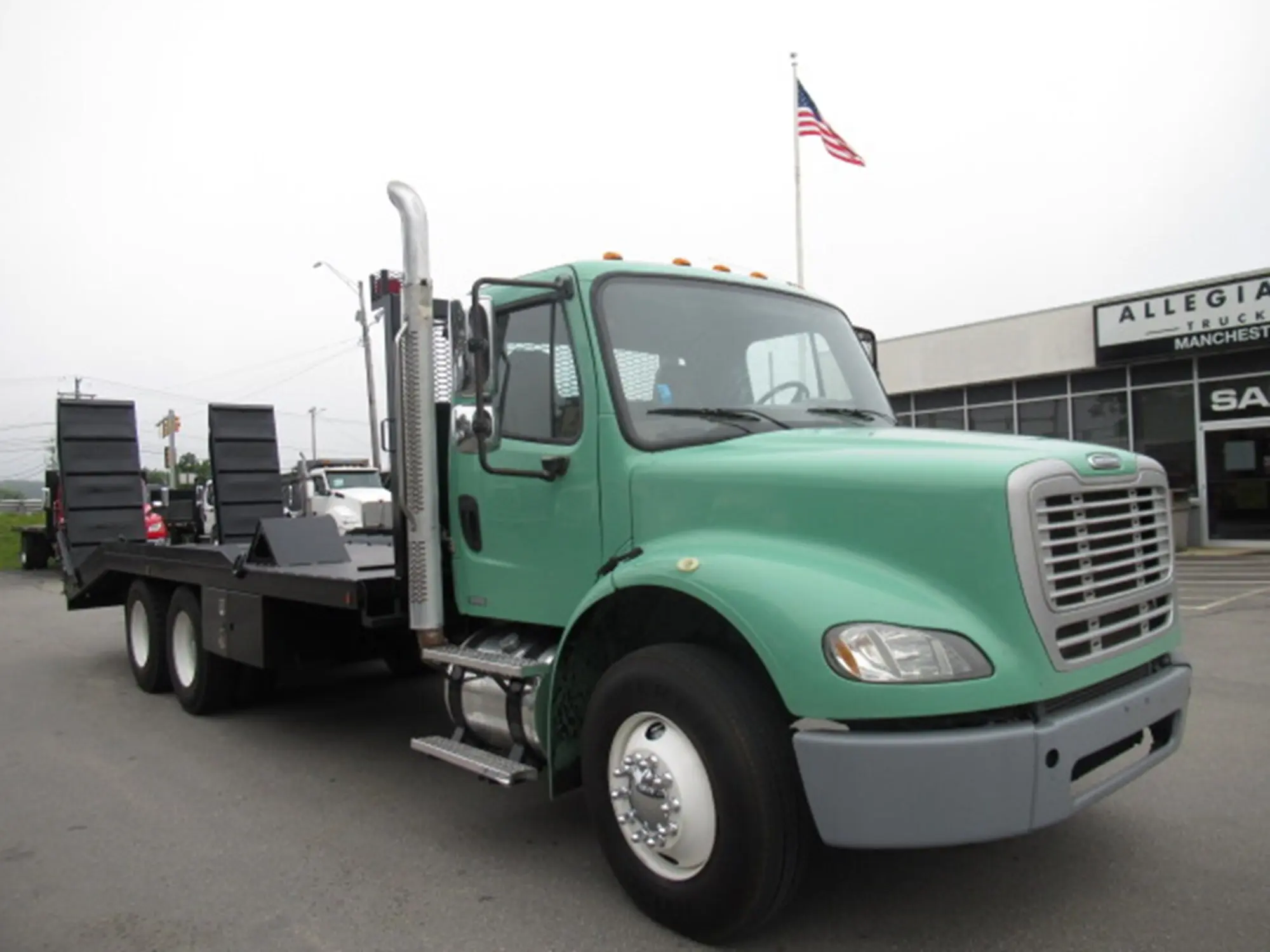 2009 Freightliner M2 106 — photo 3