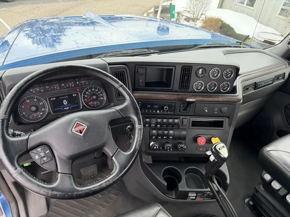 2022 International HX — photo 10