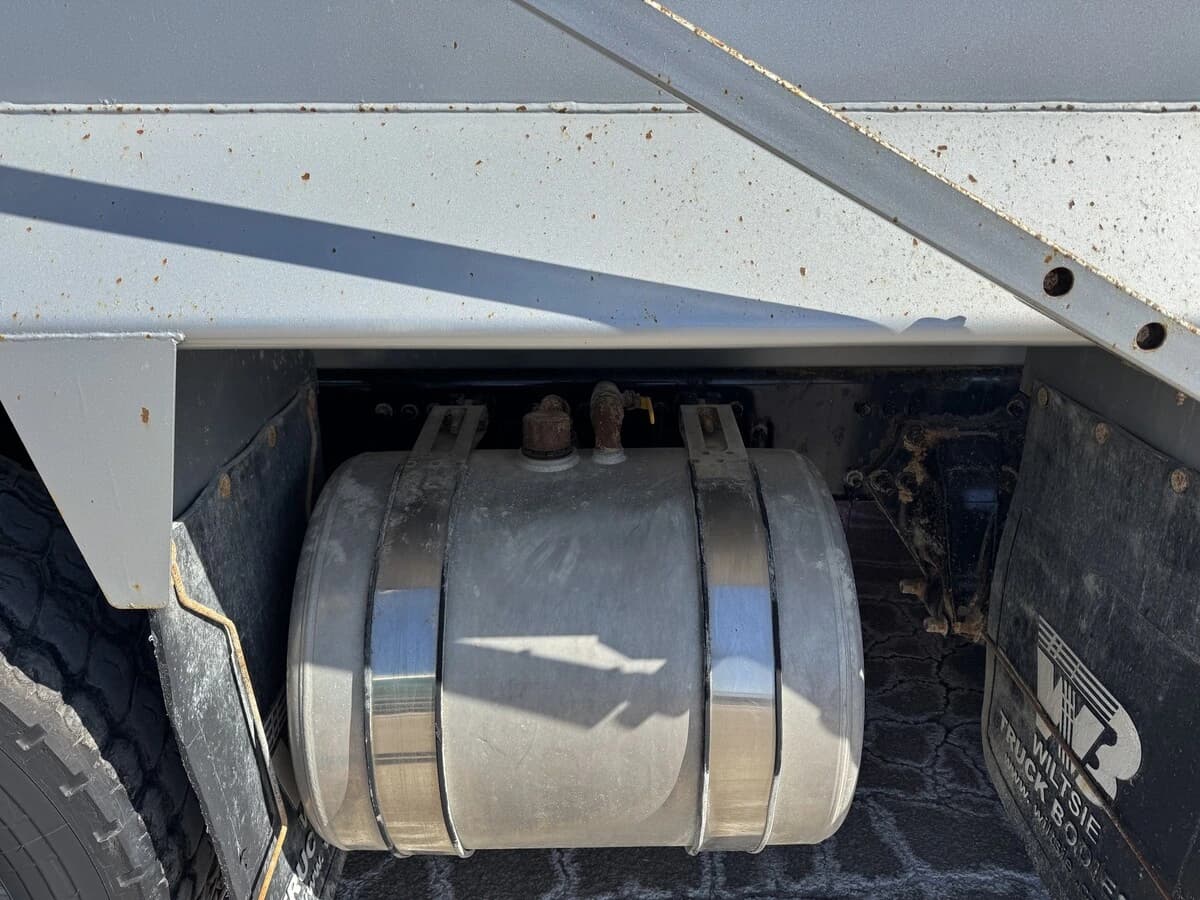 2022 Freightliner 114SD — photo 13