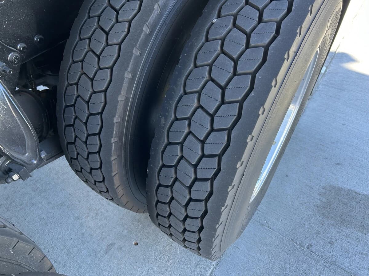 2019 Freightliner 122SD — photo 8