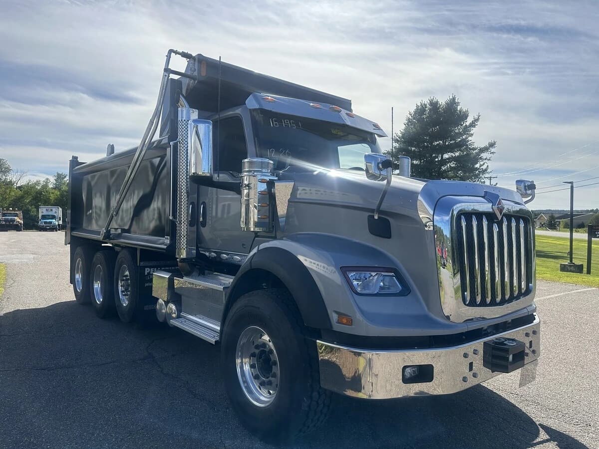 2026 International HX — photo 6