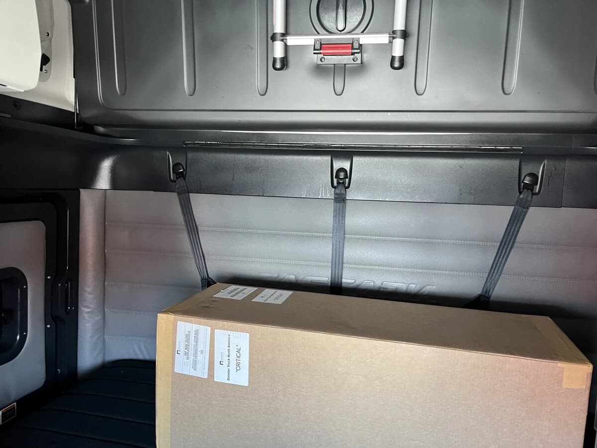 2021 Freightliner Cascadia — photo 30