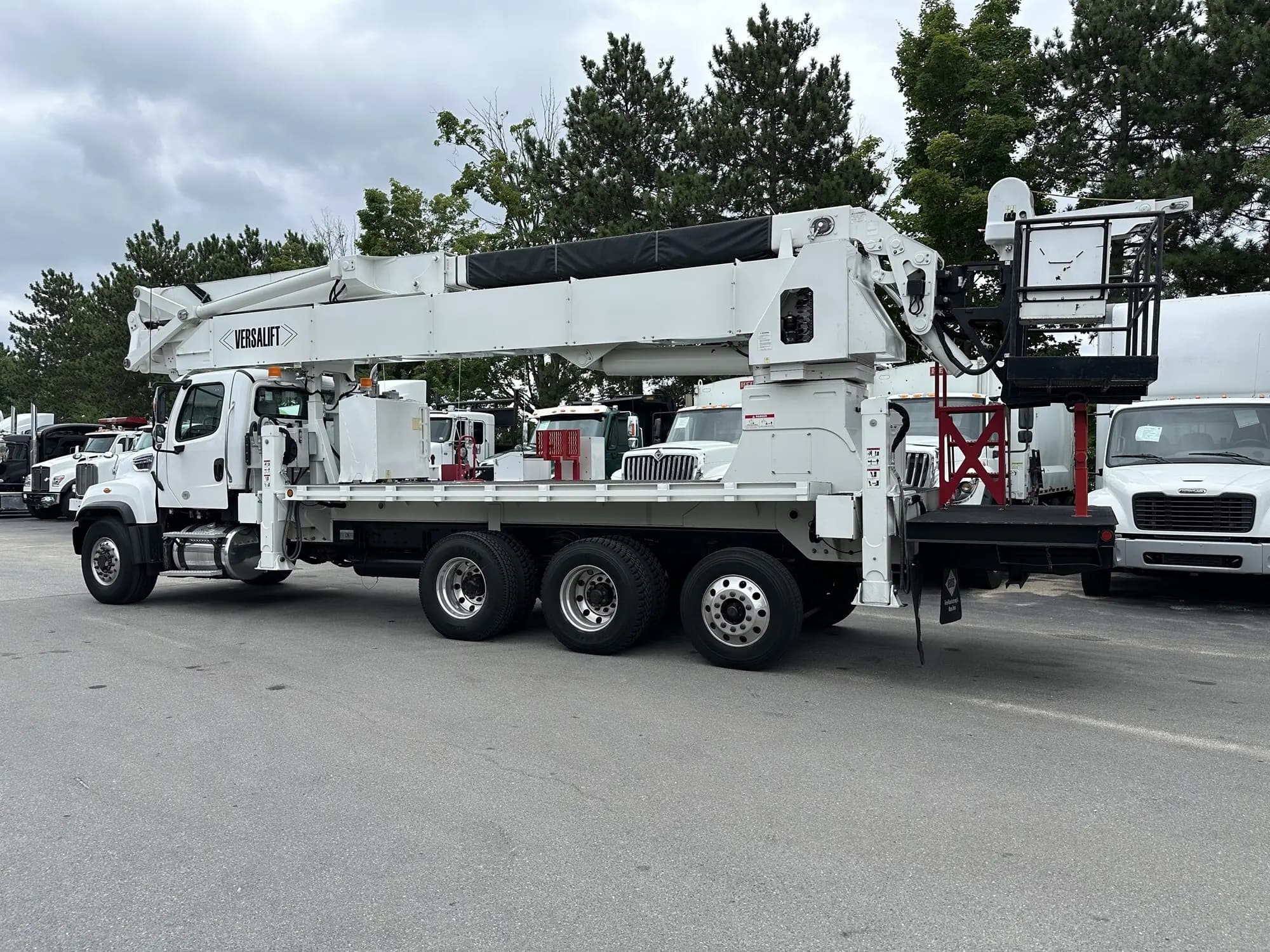 2018 Freightliner 114SD — photo 7