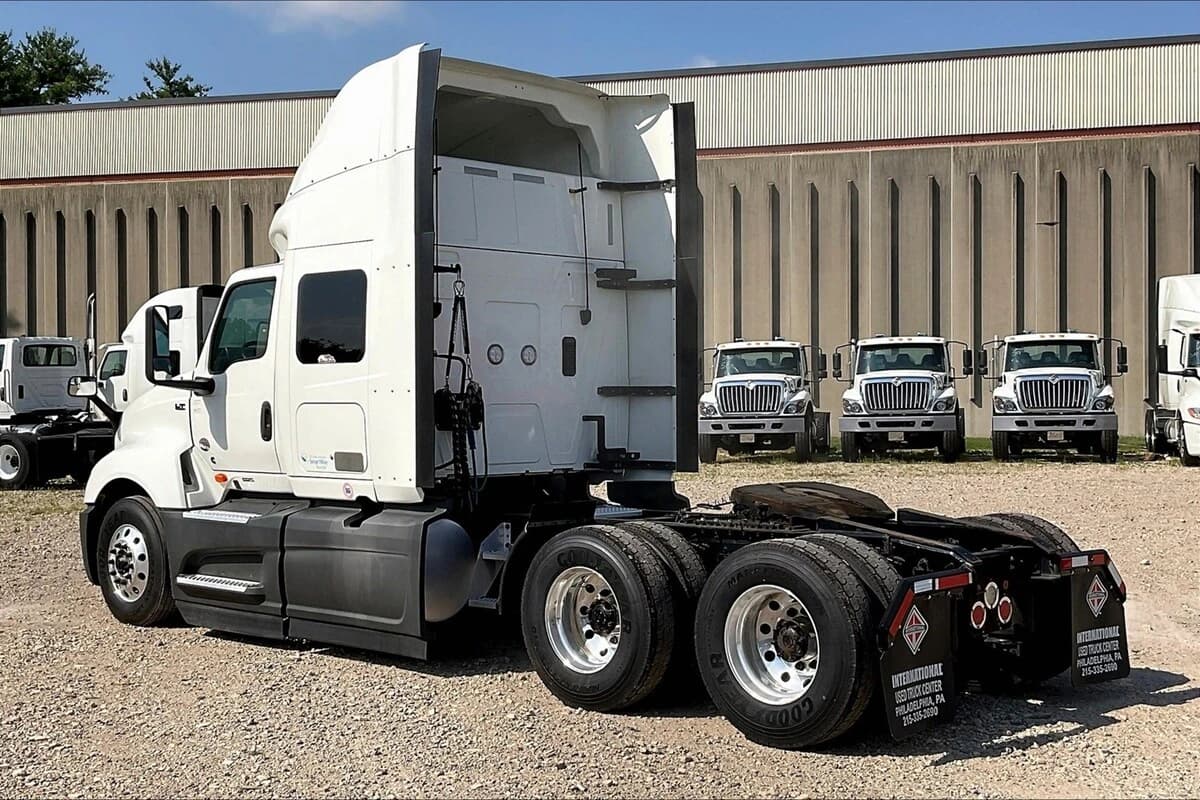 2022 International LT — photo 11