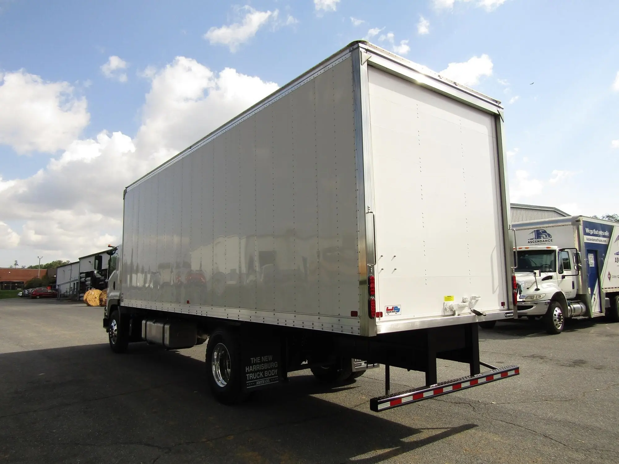 2025 Isuzu FTR — photo 3