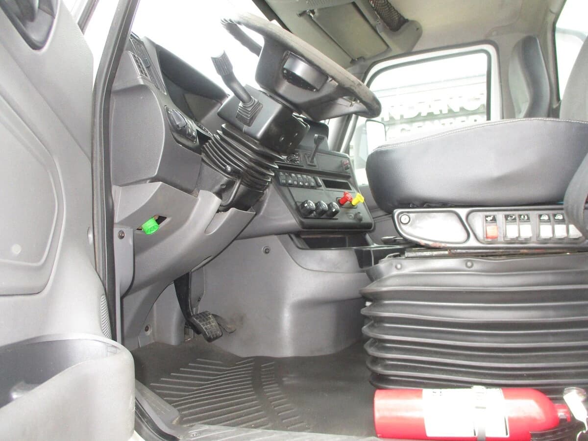 2019 International LT — photo 12