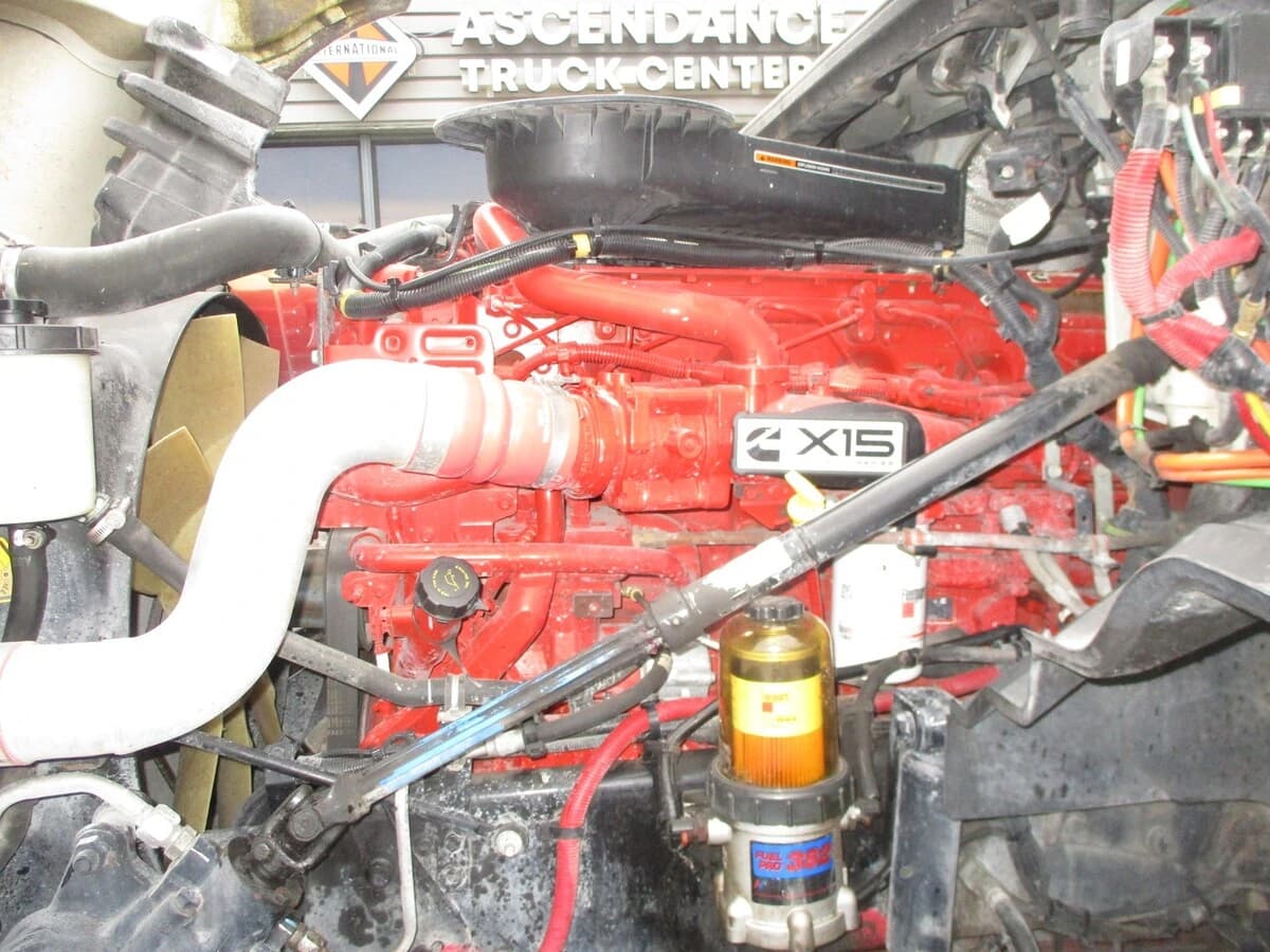 2019 International LT — photo 5