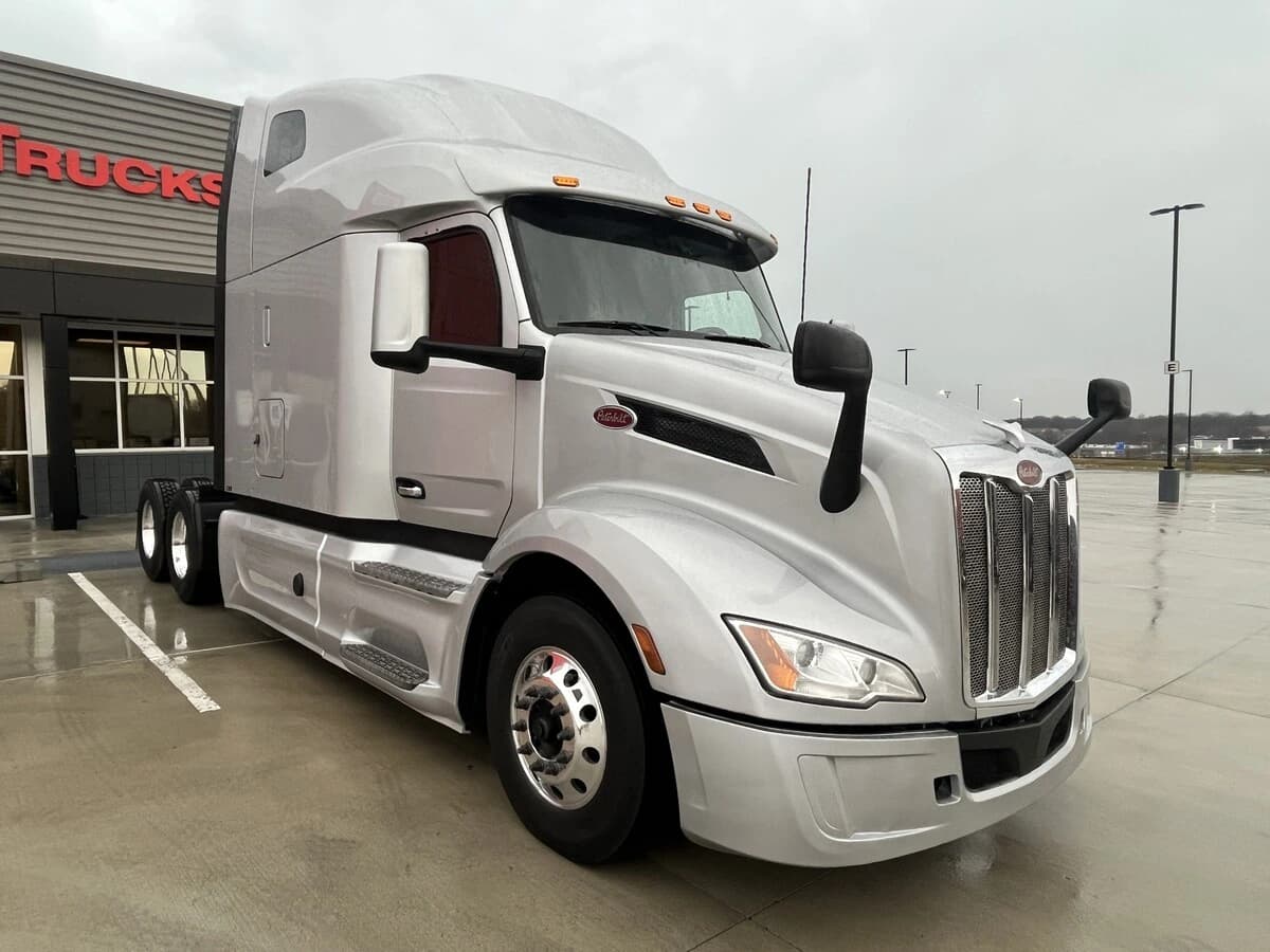 2023 Peterbilt 579 — photo 12