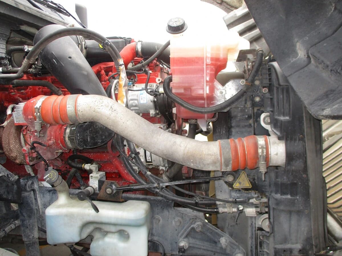 2019 International LT — photo 6