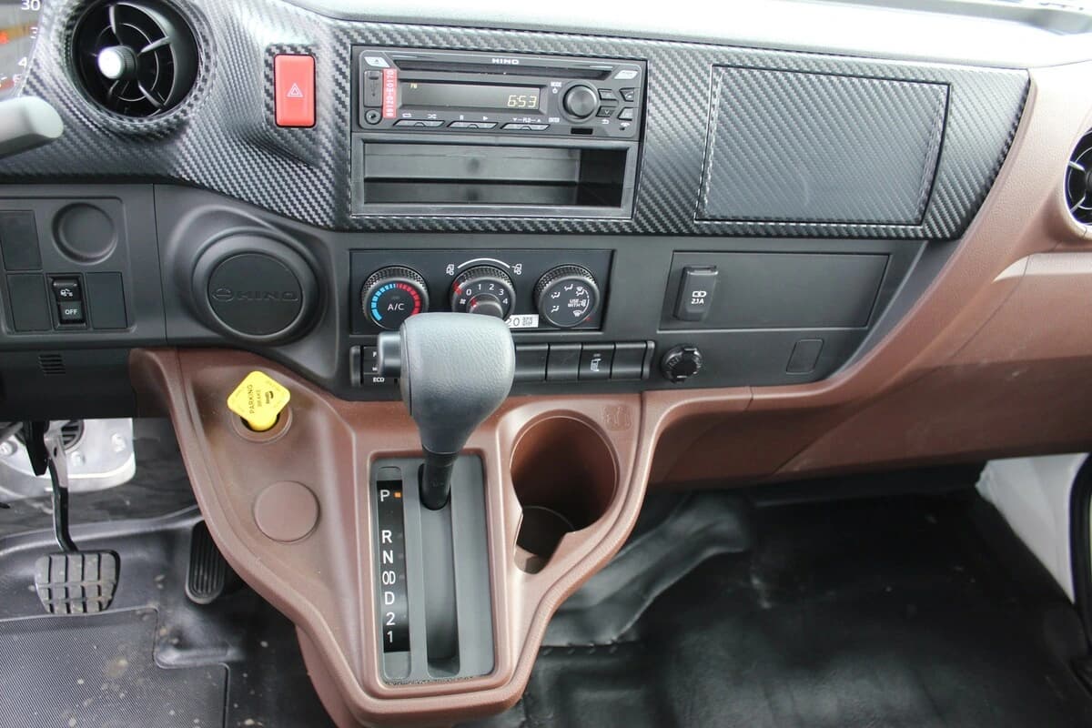 2025 Hino L6 — photo 8