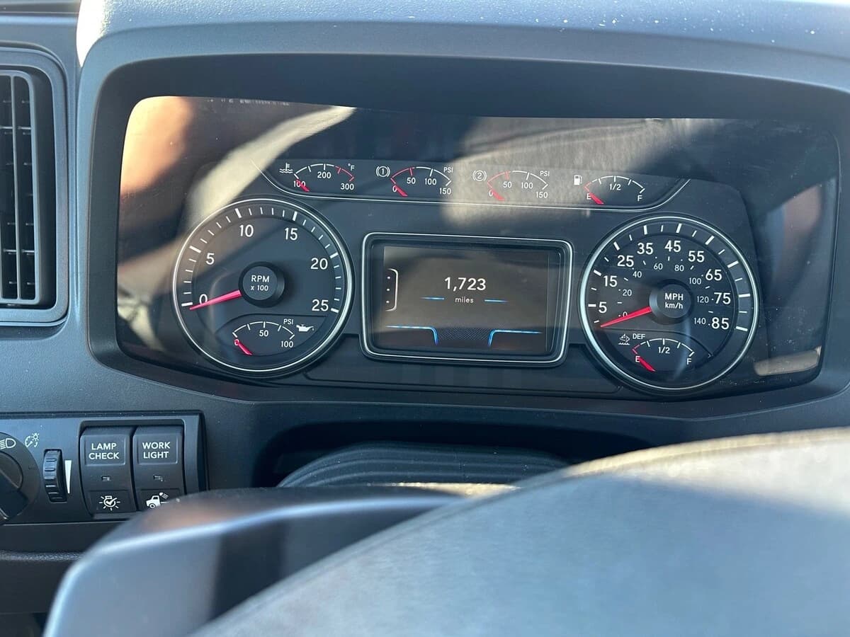 2026 International LT — photo 5