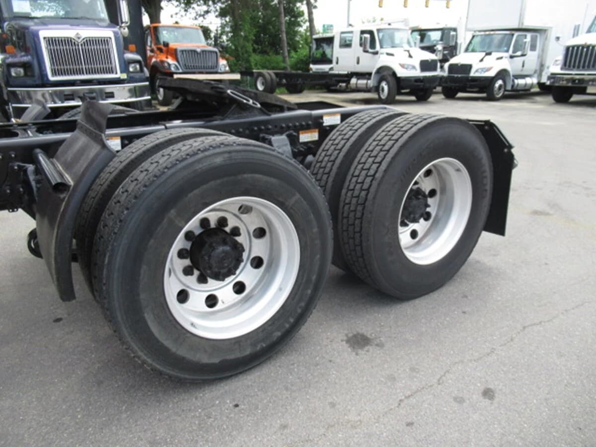 2020 Freightliner Cascadia — photo 8