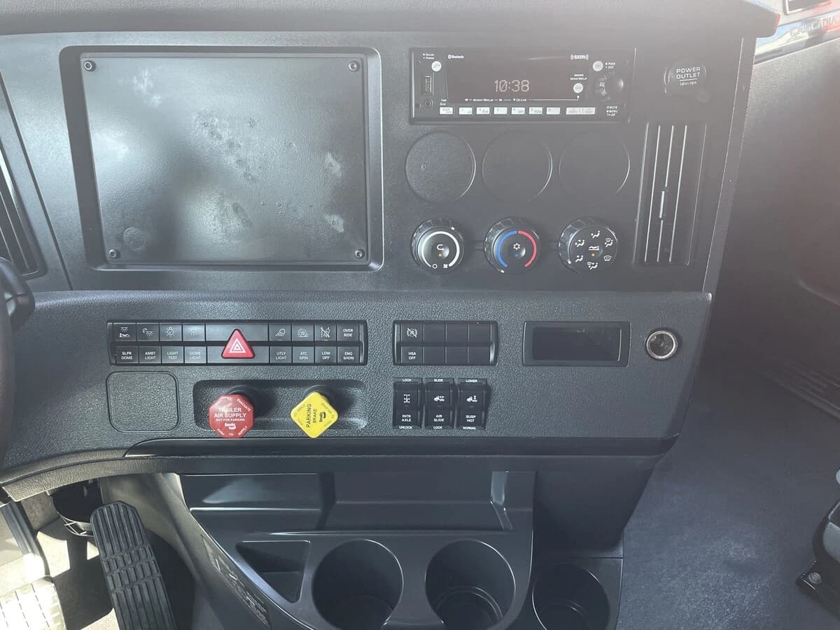 2023 Freightliner Cascadia — photo 12