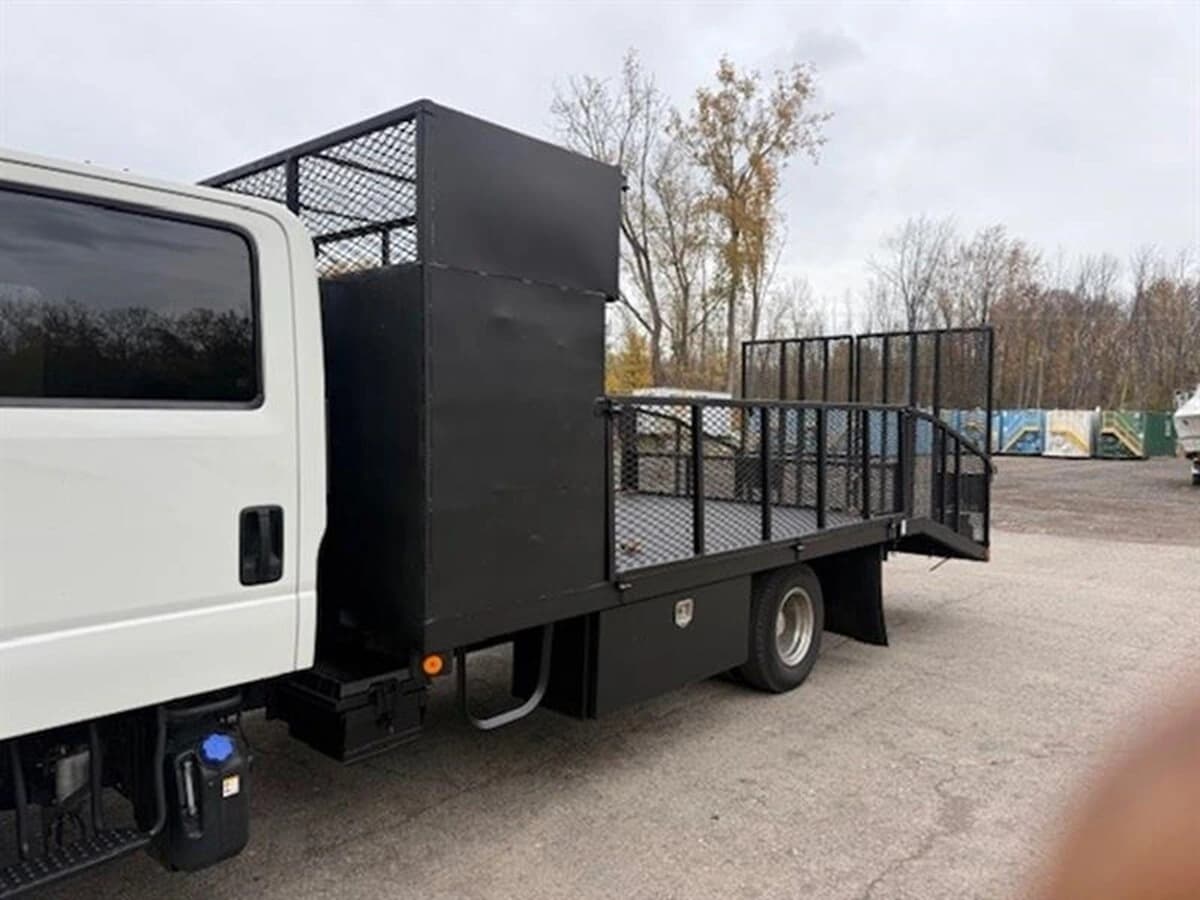 2019 Isuzu NPR — photo 3