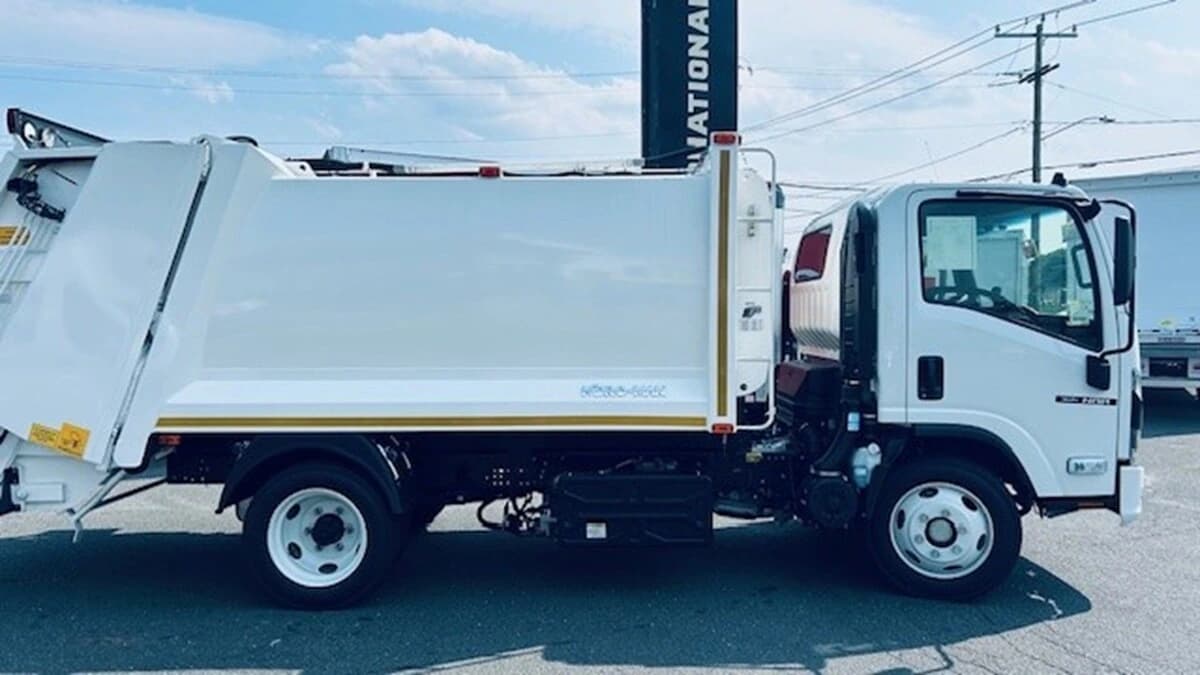 2025 Isuzu NRR — photo 4