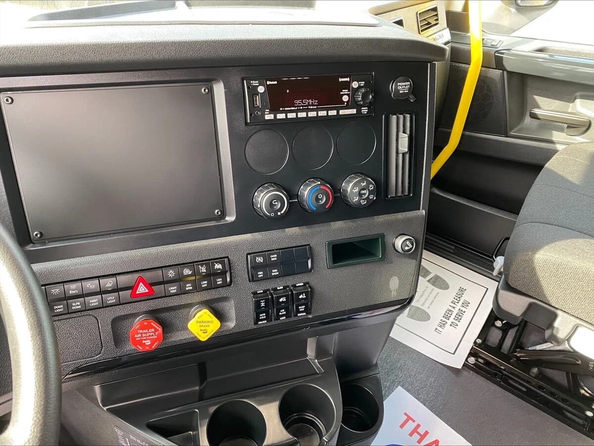 2026 Freightliner Cascadia — photo 14