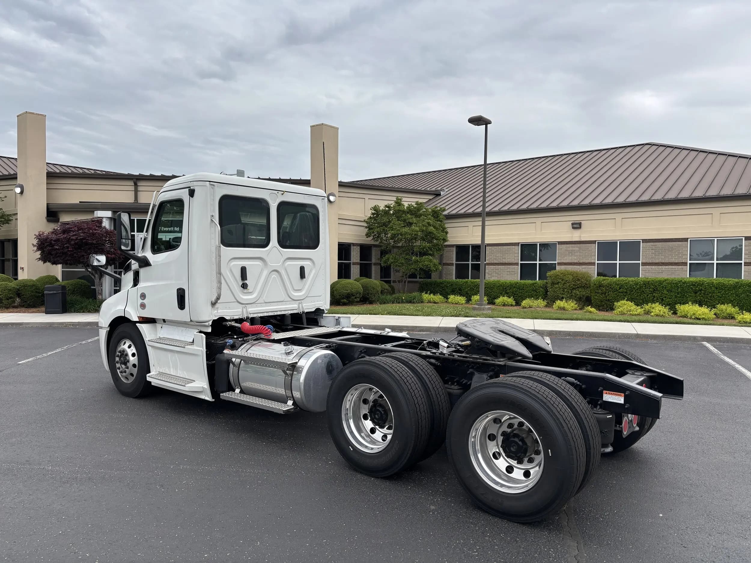 2026 Freightliner Cascadia — photo 3