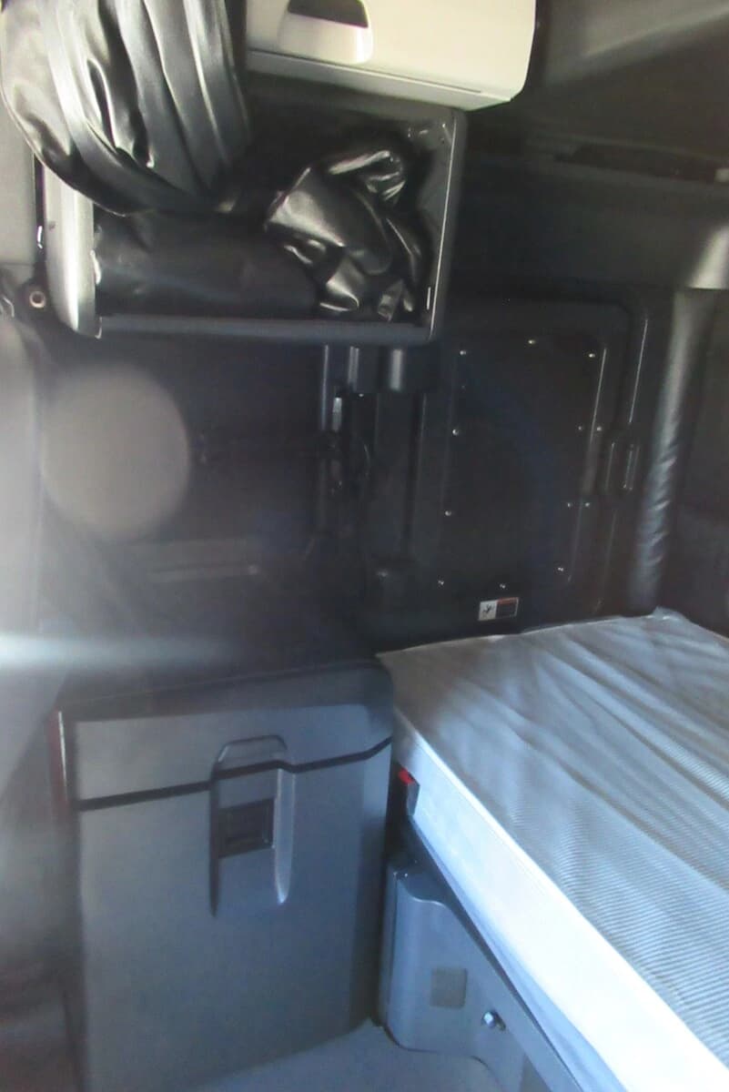 2025 Freightliner Cascadia — photo 25