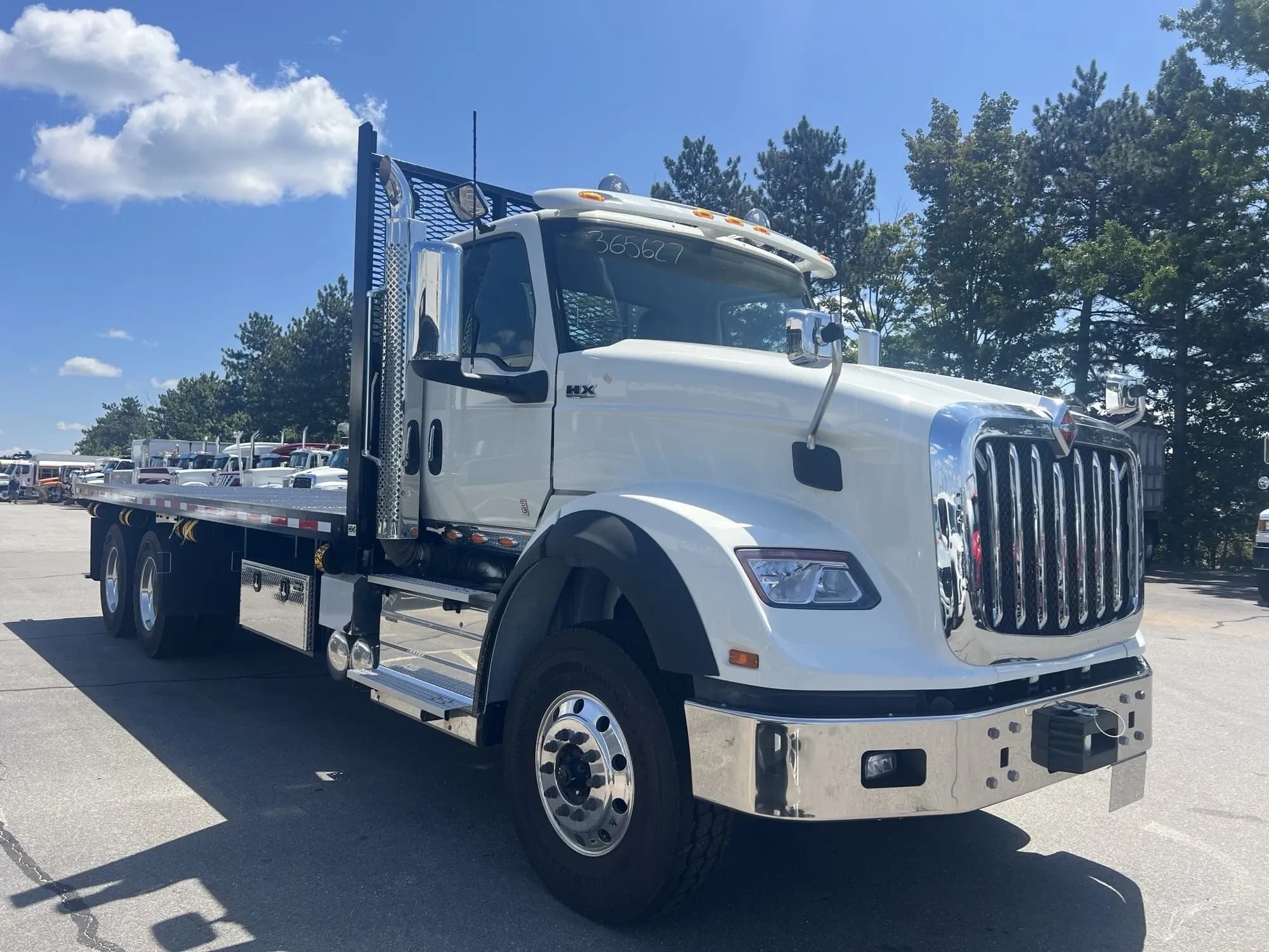 2026 International HX — photo 6