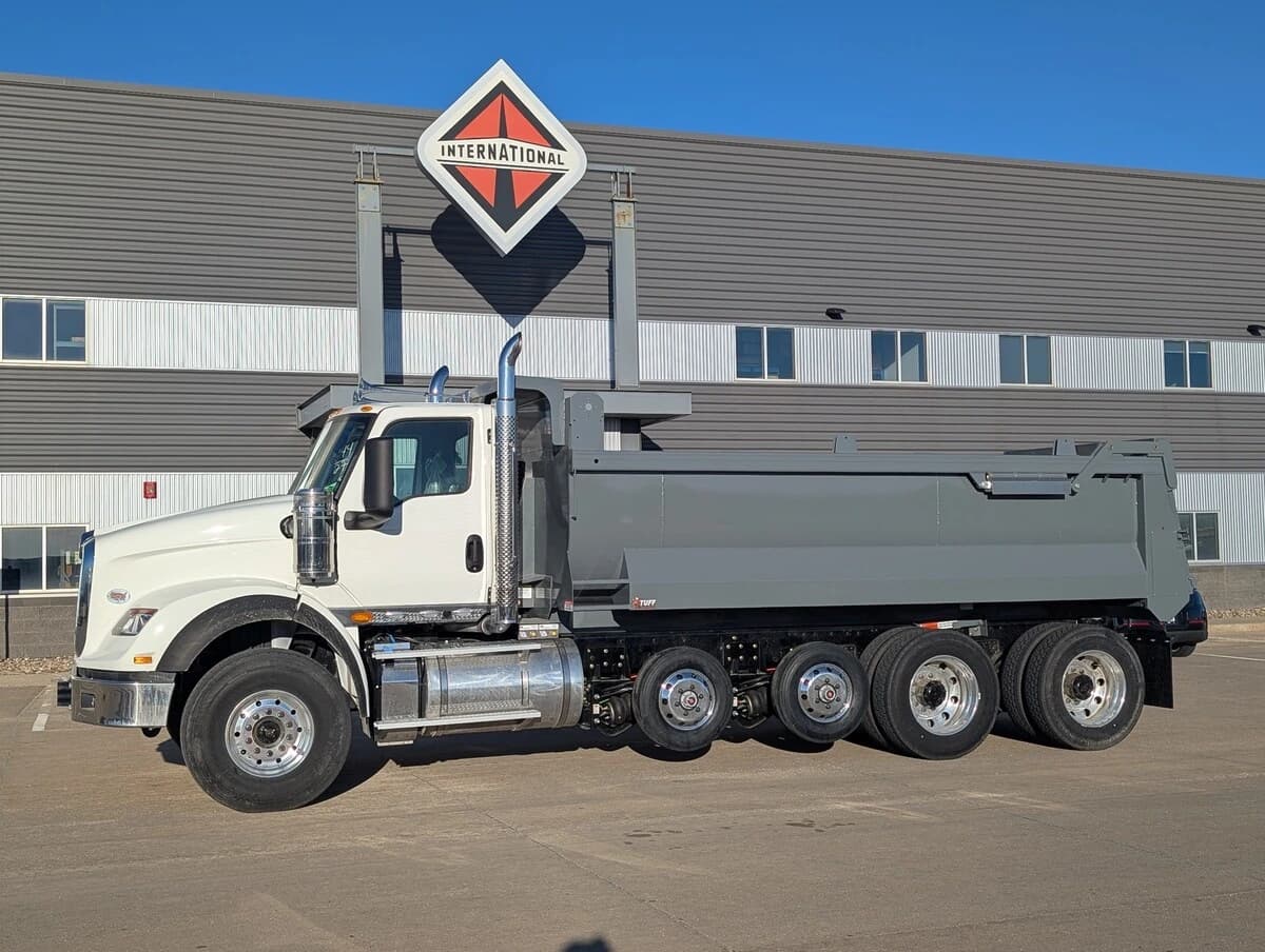 2025 International HX — photo 2