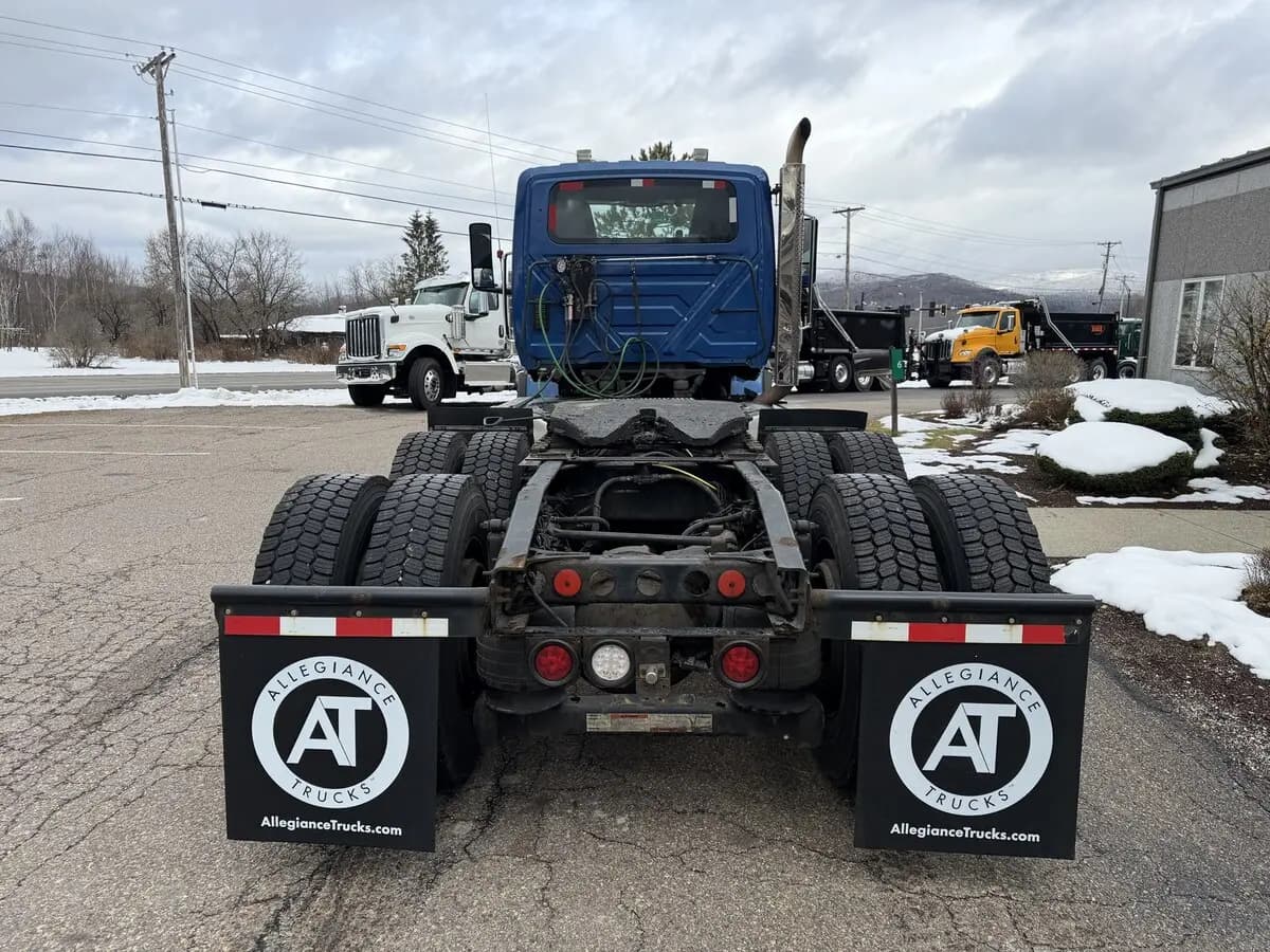 2022 International HX — photo 3