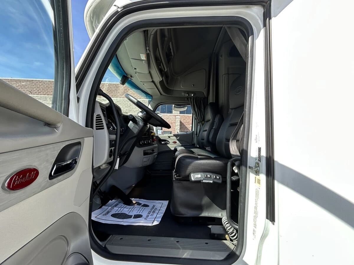 2022 Peterbilt 579 — photo 13