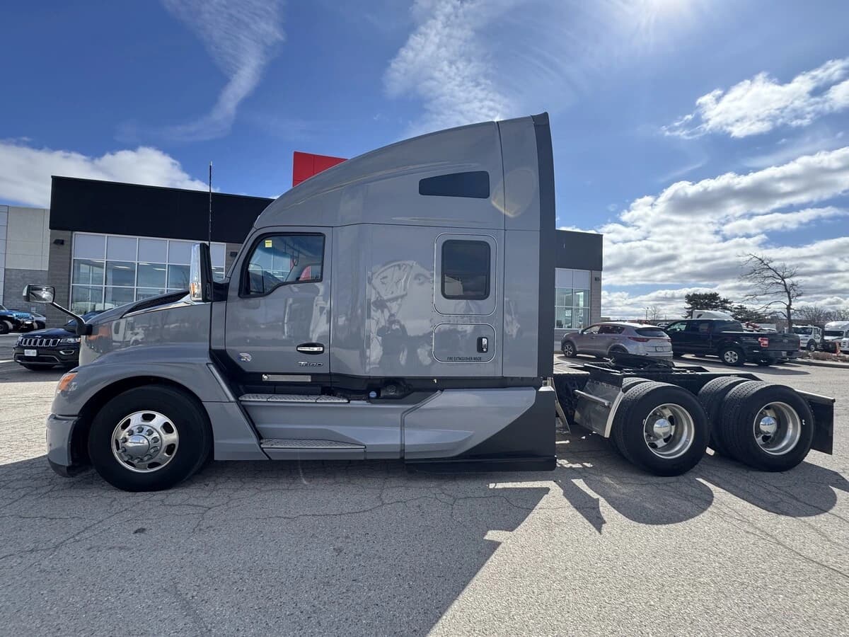 2023 Kenworth T680 — photo 2