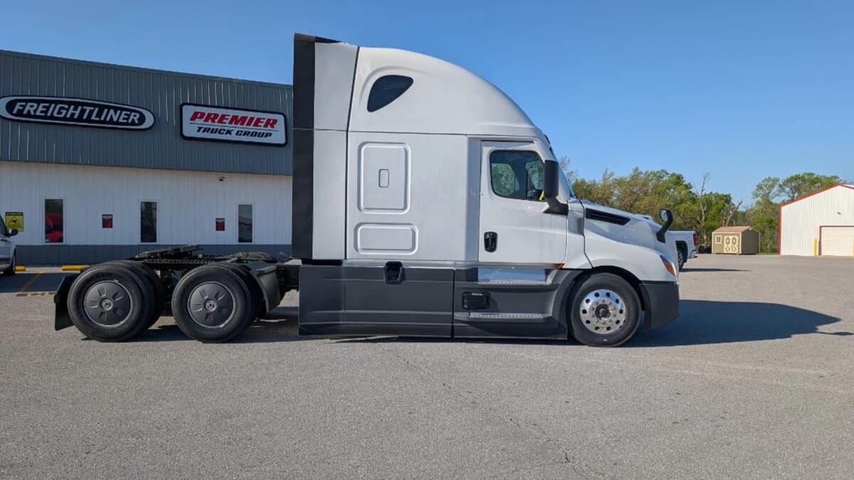 2026 Freightliner Cascadia — photo 4