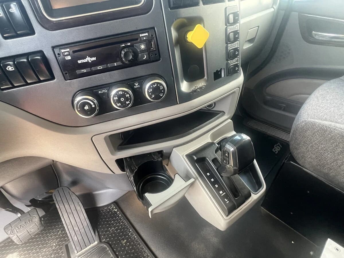 2017 Peterbilt 567 — photo 11