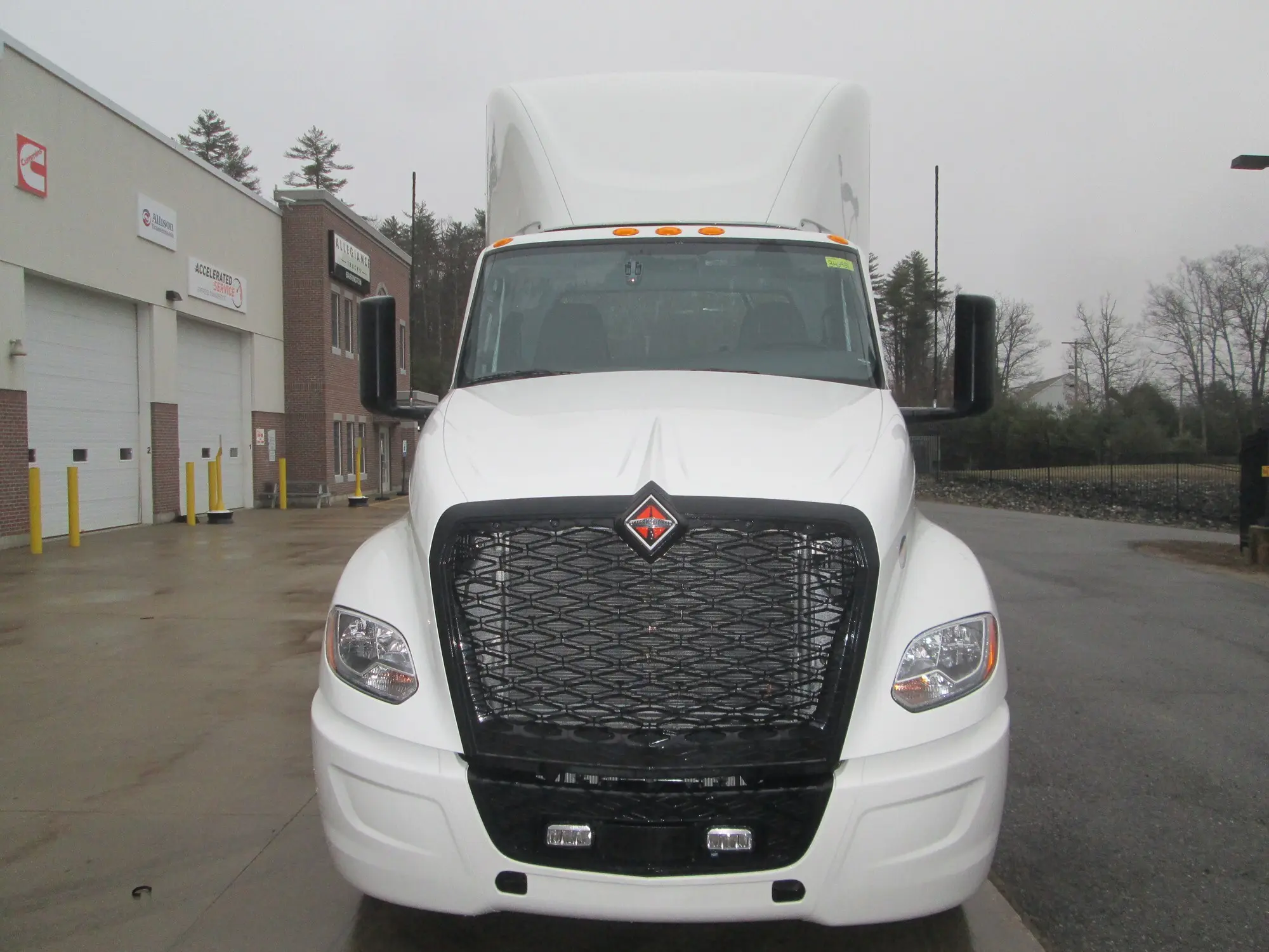 2025 International LT — photo 2