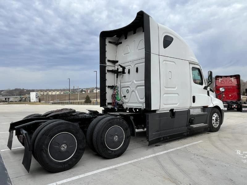 2026 Freightliner Cascadia — photo 40