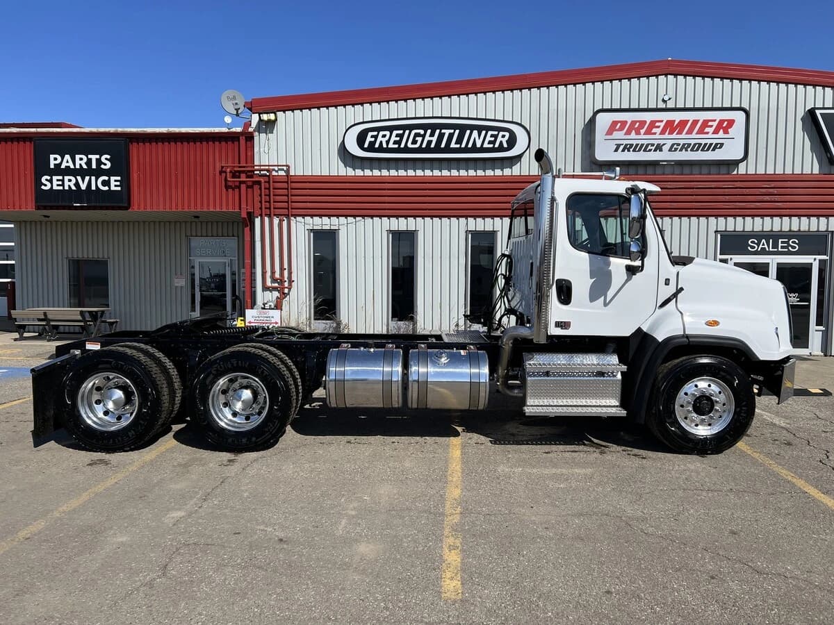 2026 Freightliner 114SD — photo 3