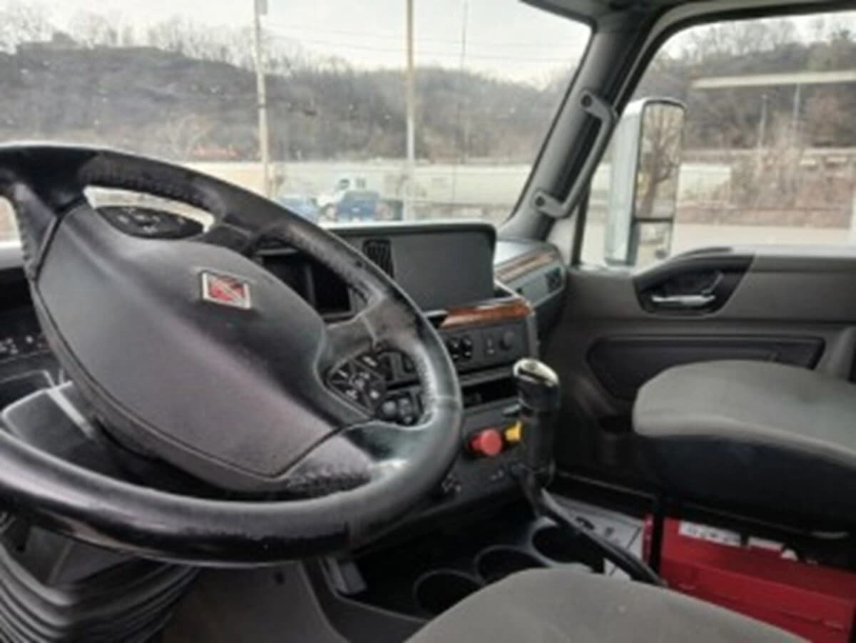 2020 International LT — photo 7