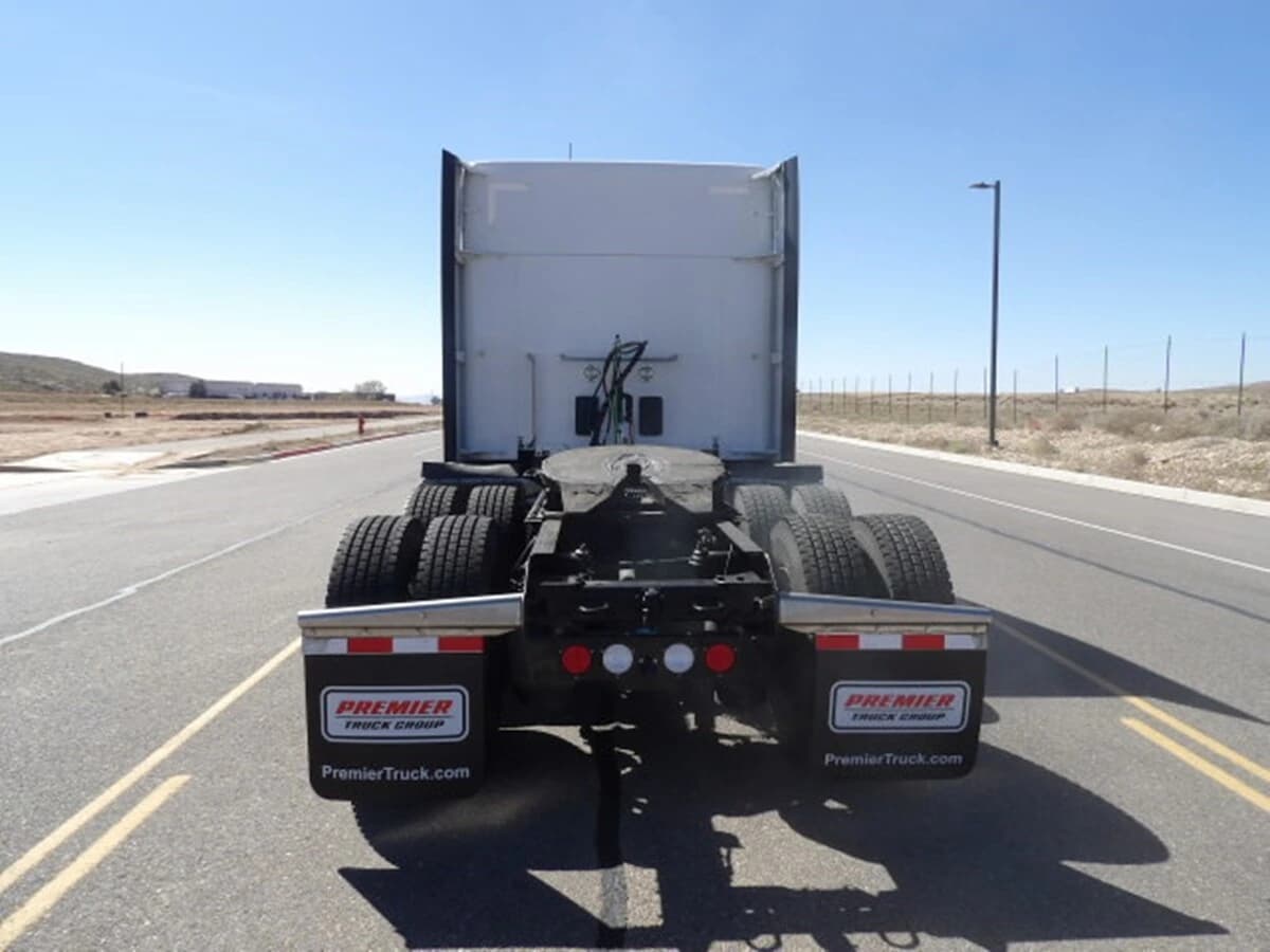 2023 Kenworth T680 — photo 6